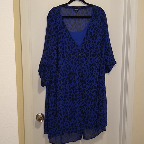 torrid Dresses & Skirts - Torrid blue animal print sheer button up dress